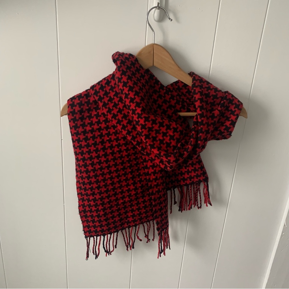 Cashmere houndstooth red black scarf
